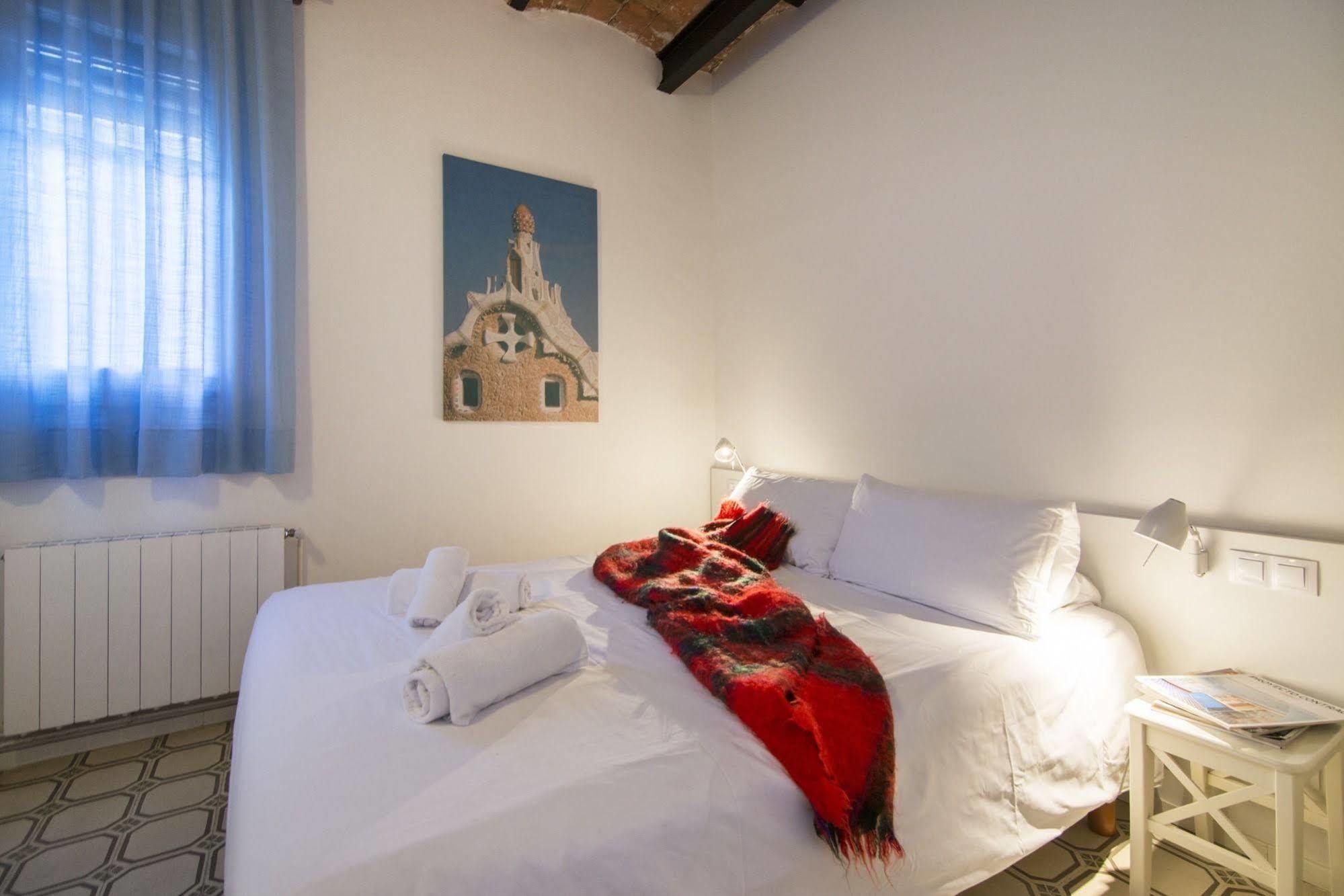 Happy People Gaudi Sant Pau Apartments Barcelona Buitenkant foto